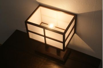中古　民芸家具　和モダンスタイルに活躍する置行灯風スタンドライト(フロアライト、スタンド照明)(R-039736)
