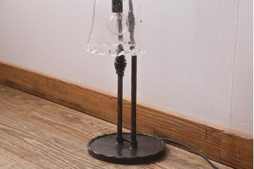ヴィンテージ照明　ロートアイアン　ガラスシェードがおしゃれなフロアランプ(フロアライト、スタンドライト、ビンテージ)(R-039738)