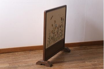 ビンテージ家具　桑材　「寿子」銘入り　花蝶刺繍衝立(パーテーション、ついたて)(R-039739)