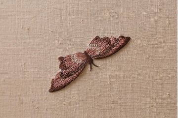 ビンテージ家具　桑材　「寿子」銘入り　花蝶刺繍衝立(パーテーション、ついたて)(R-039739)