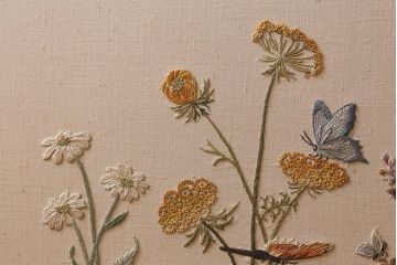 ビンテージ家具　桑材　「寿子」銘入り　花蝶刺繍衝立(パーテーション、ついたて)(R-039739)