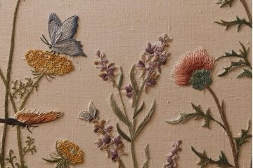 ビンテージ家具　桑材　「寿子」銘入り　花蝶刺繍衝立(パーテーション、ついたて)(R-039739)