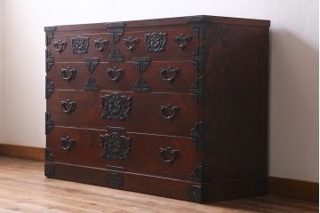 中古　伝統民芸家具　岩谷堂箪笥　前板ケヤキ無垢材　菊幸　37　ローチェストN　華やかな意匠の四尺整理箪笥(衣装箪笥、整理タンス)(定価約46万円)(R-039741)