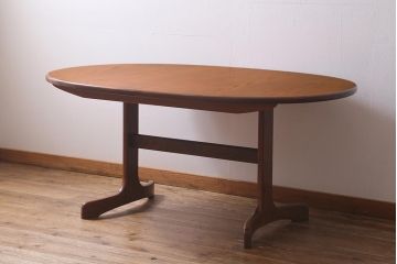 ヴィンテージ家具　G-PLAN(ジープラン) 北欧家具　チーク材　お部屋に優しい印象を添えるオーバル型のエクステンションテーブル(ダイニングテーブル、ビンテージ)(R-039742)