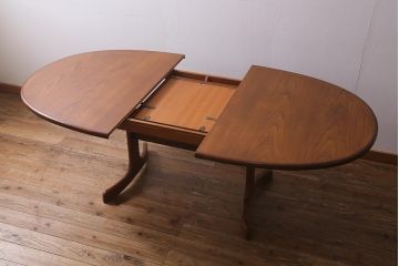 ヴィンテージ家具　G-PLAN(ジープラン) 北欧家具　チーク材　お部屋に優しい印象を添えるオーバル型のエクステンションテーブル(ダイニングテーブル、ビンテージ)(R-039742)
