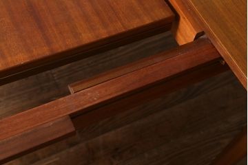 ヴィンテージ家具　北欧ビンテージ　チーク材　McIntosh(マッキントッシュ)　洗練されたデザインが素敵なエクステンションテーブル(ラウンドテーブル)(R-039743)