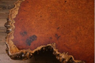 中古　特大　極厚天板　カリン材(花梨材)　鳥眼杢　自然の造形美が存在感を放つ座卓(定価約230万円)(ローテーブル)(R-039744)