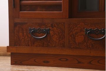 ビンテージ家具　中古　国産　最高級品!　総ケヤキ材・中桐材　玉杢　手打ち金具　漆塗り　伝統技術の粋をつくした極上のサイドボード(キャビネット、戸棚、収納棚、ヴィンテージ)(定価約120万円)(R-039746)