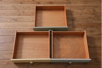 ヴィンテージ家具　イギリス　ペイントリメイク　nathan社(ネイサン)　淡い色合いがおしゃれなキャビネット(カップボード、食器棚、収納棚、ビンテージ)(R-039747)