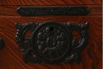中古　伝統工芸　岩谷堂箪笥　菊幸　スリムで便利なリビングボード(収納棚、キャビネット)(定価約32万円)(R-039748)