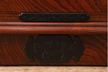 中古　伝統工芸　岩谷堂箪笥　菊幸　スリムで便利なリビングボード(収納棚、キャビネット)(定価約32万円)(R-039748)