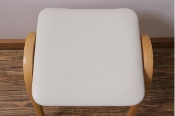 中古　秋田木工　IDC大塚家具　曲木家具　NO.202　ミッドセンチュリーな雰囲気がお洒落なスタッキングスツール(スツール、椅子)(R-039750)