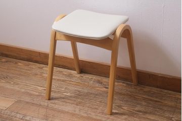 中古　秋田木工　IDC大塚家具　曲木家具　NO.202　ミッドセンチュリーな雰囲気がお洒落なスタッキングスツール(スツール、椅子)(R-039750)