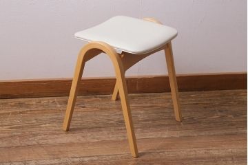 中古　秋田木工　IDC大塚家具　曲木家具　NO.202　ミッドセンチュリーな雰囲気がお洒落なスタッキングスツール(スツール、椅子)(R-039751)