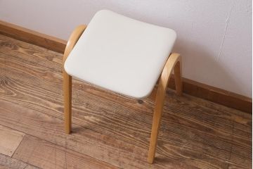 中古　秋田木工　IDC大塚家具　曲木家具　NO.202　ミッドセンチュリーな雰囲気がお洒落なスタッキングスツール(スツール、椅子)(R-039751)