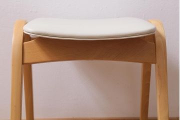 中古　秋田木工　IDC大塚家具　曲木家具　NO.202　ミッドセンチュリーな雰囲気がお洒落なスタッキングスツール(スツール、椅子)(R-039751)