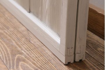 アンティーク建具　ナチュラルレトロなホワイトのペイントガラス戸2枚セット(引き戸)(R-039752)