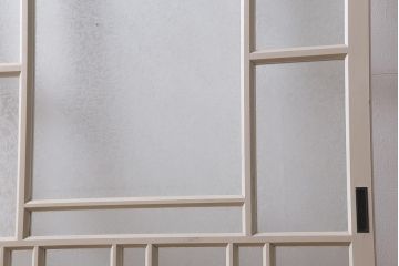 アンティーク建具　当店オリジナルガラス　桟のデザインがおしゃれなペイントガラス戸(引き戸)(R-039754)