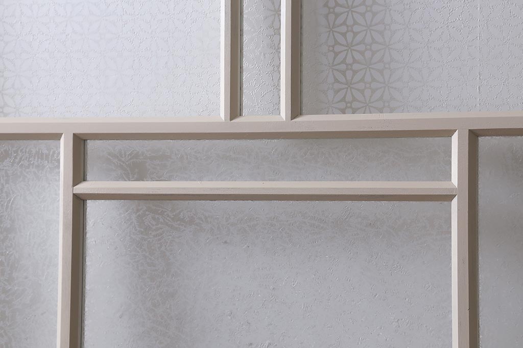 アンティーク建具　当店オリジナルガラス　桟のデザインがおしゃれなペイントガラス戸(引き戸)(R-039754)