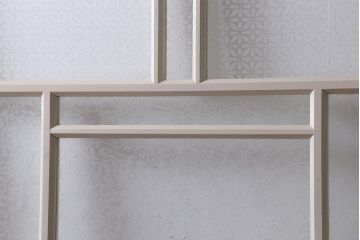 アンティーク建具　当店オリジナルガラス　桟のデザインがおしゃれなペイントガラス戸(引き戸)(R-039754)