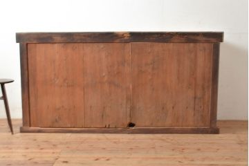 アンティーク家具　堅牢な鎧戸が和の空間を高める水屋箪笥サイドボード(収納棚、戸棚、キャビネット)(R-039758)