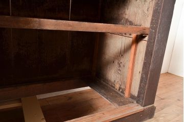 アンティーク家具　堅牢な鎧戸が和の空間を高める水屋箪笥サイドボード(収納棚、戸棚、キャビネット)(R-039761)