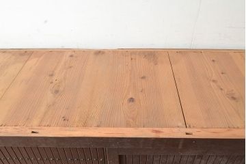 アンティーク家具　堅牢な鎧戸が和の空間を高める水屋箪笥サイドボード(収納棚、戸棚、キャビネット)(R-039761)