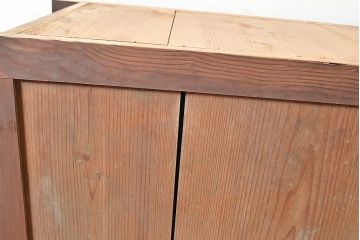 アンティーク家具　堅牢な鎧戸が和の空間を高める水屋箪笥サイドボード(収納棚、戸棚、キャビネット)(R-039761)