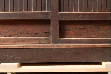 アンティーク家具　堅牢な鎧戸が和の空間を高める重ね水屋箪笥(収納棚、戸棚、キャビネット)(R-039762)