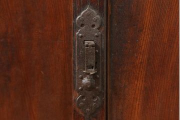 アンティーク家具　明治大正期　前面欅(ケヤキ)材　重厚感を醸し出す戸棚(収納棚、ローボード)(R-039764)