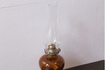 アンティーク雑貨　大正ロマン　8分芯　アンバーガラスのオイルランプ(灯油ランプ、卓上ランプ)(R-039797)