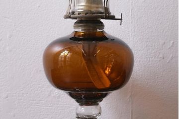 アンティーク雑貨　大正ロマン　8分芯　アンバーガラスのオイルランプ(灯油ランプ、卓上ランプ)(R-039797)