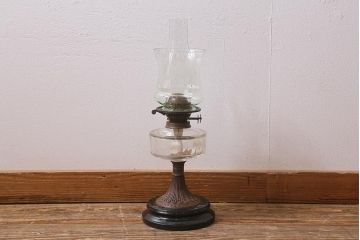 ヴィンテージ雑貨　イギリスビンテージ　8分芯　緑がかったガラスがおしゃれなヴィクトリアンオイルランプ(灯油ランプ、台ランプ)(R-039798)