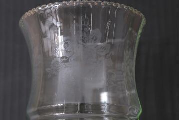 ヴィンテージ雑貨　イギリスビンテージ　8分芯　緑がかったガラスがおしゃれなヴィクトリアンオイルランプ(灯油ランプ、台ランプ)(R-039798)