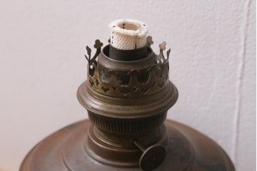 イギリスビンテージ　ヴィンテージ雑貨　陶器製の土台が目を引くオイルランプ(灯油ランプ、置き型ランプ)(R-039799)