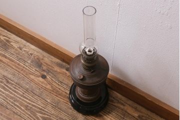 イギリスビンテージ　ヴィンテージ雑貨　陶器製の土台が目を引くオイルランプ(灯油ランプ、置き型ランプ)(R-039799)