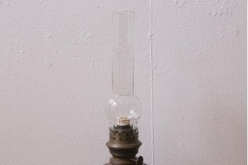 イギリスビンテージ　ヴィンテージ雑貨　陶器製の土台が目を引くオイルランプ(灯油ランプ、置き型ランプ)(R-039799)