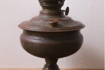 イギリスビンテージ　ヴィンテージ雑貨　陶器製の土台が目を引くオイルランプ(灯油ランプ、置き型ランプ)(R-039799)