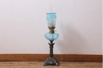 アンティーク雑貨　ドイツ製　巻芯65mm　CAMERCO-PICADOR　青いガラスが爽やかなヴィクトリアンオイルランプ(灯油ランプ、台ランプ)(R-039800)