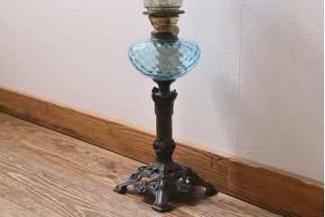 アンティーク雑貨　ドイツ製　巻芯65mm　CAMERCO-PICADOR　青いガラスが爽やかなヴィクトリアンオイルランプ(灯油ランプ、台ランプ)(R-039800)