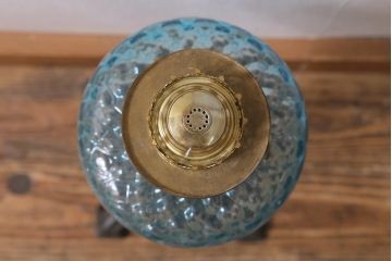 アンティーク雑貨　ドイツ製　巻芯65mm　CAMERCO-PICADOR　青いガラスが爽やかなヴィクトリアンオイルランプ(灯油ランプ、台ランプ)(R-039800)