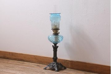 アンティーク雑貨　ドイツ製　巻芯65mm　CAMERCO-PICADOR　青いガラスが爽やかなヴィクトリアンオイルランプ(灯油ランプ、台ランプ)(R-039800)