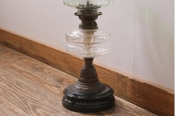 ヴィンテージ雑貨　イギリスビンテージ　巻芯65mm　グリーンのガラスが素敵なヴィクトリアンオイルランプ(灯油ランプ、台ランプ)(R-039802)