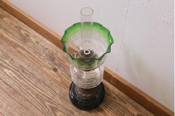 ヴィンテージ雑貨　イギリスビンテージ　巻芯65mm　グリーンのガラスが素敵なヴィクトリアンオイルランプ(灯油ランプ、台ランプ)(R-039802)