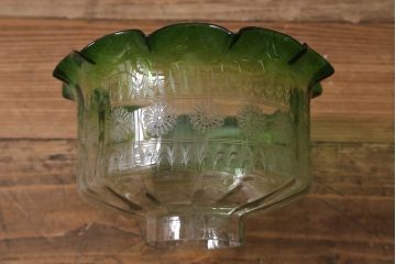 ヴィンテージ雑貨　イギリスビンテージ　巻芯65mm　グリーンのガラスが素敵なヴィクトリアンオイルランプ(灯油ランプ、台ランプ)(R-039802)