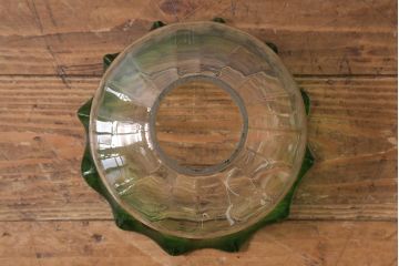 ヴィンテージ雑貨　イギリスビンテージ　巻芯65mm　グリーンのガラスが素敵なヴィクトリアンオイルランプ(灯油ランプ、台ランプ)(R-039802)