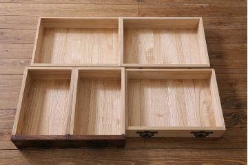 中古　伝統工芸　岩谷堂箪笥　天板リメイク・極厚栗無垢材　豪華な金具が目を惹く観音扉付きのローボード(テレビボード、引き出し、ローチェスト)(R-039809)