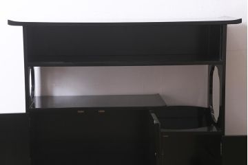 中古　伝統工芸品　在銘　六右衛門作　漆塗り　四季折々の草花の蒔絵が美しい飾り棚(茶箪笥、茶棚)(R-039813)