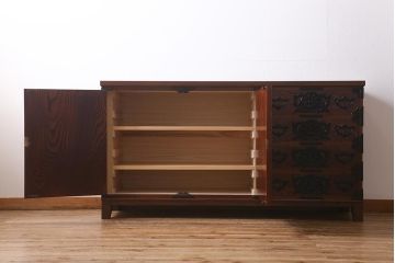 リメイク家具　伝統民芸　岩谷堂箪笥　天板栗材　和箪笥と収納棚の2wayが魅力の脚付サイドボード(衣装箪笥、引き出し、収納棚)(R-039816)