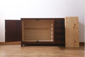 リメイク家具　伝統民芸　岩谷堂箪笥　天板栗材　和箪笥と収納棚の2wayが魅力の脚付サイドボード(衣装箪笥、引き出し、収納棚)(R-039816)